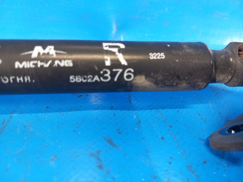 Амортизатор крышки багажника правый OUTLANDER GF 12- 2013 2.4