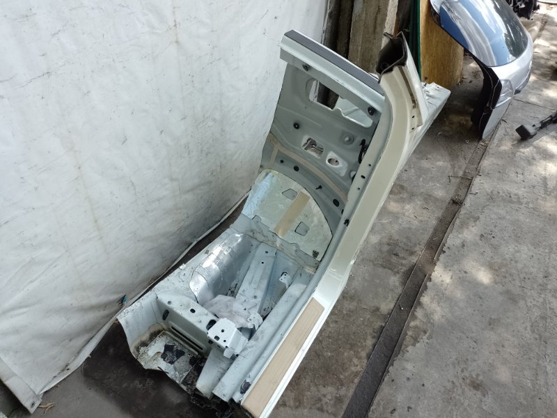 Четверть кузова передняя правый MERCEDES GL-CLASS X164 06-12 M273923 4.7L