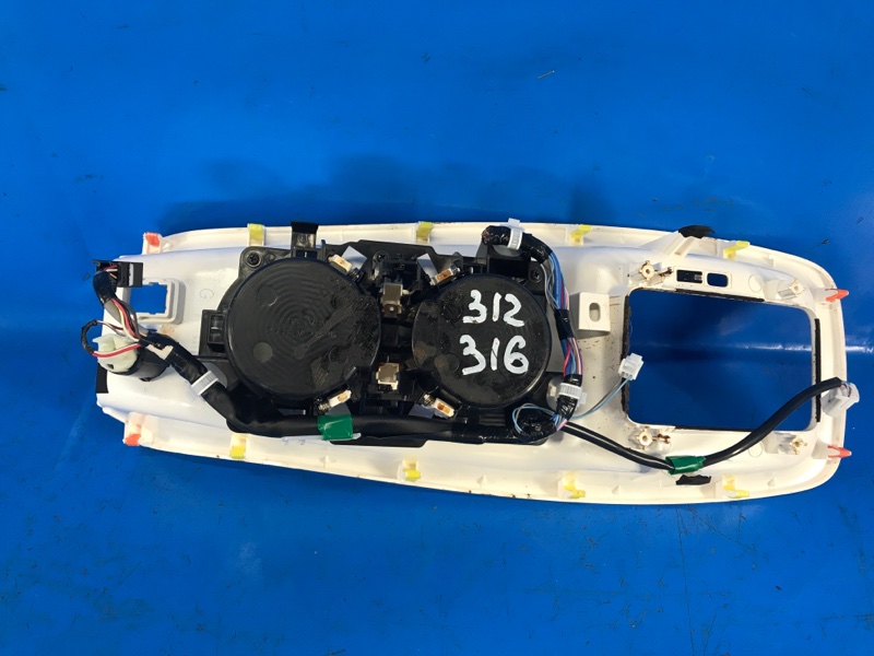 Накладка в салоне PRIUS 16- 2016 1.8 2ZRFXE