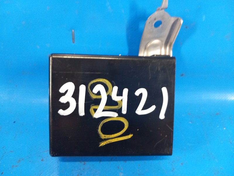 Блок электронный TOYOTA PRIUS - 30 09-17 2012 ZVW30 1.8 2ZRFXE 8657247070 Б/У