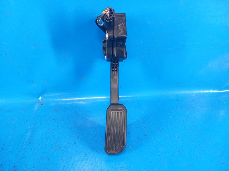 Педаль газа TOYOTA PRIUS - 30 09-17 2012 ZVW30 1.8 2ZRFXE 7811012050 Б/У