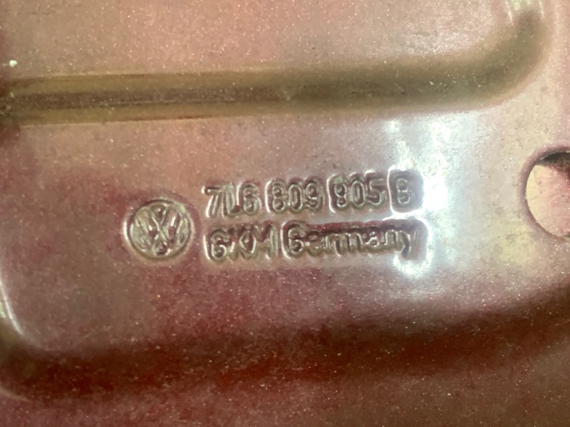 Лючок топливного бака VOLKSWAGEN TOUAREG 02-10 BHK 3.6