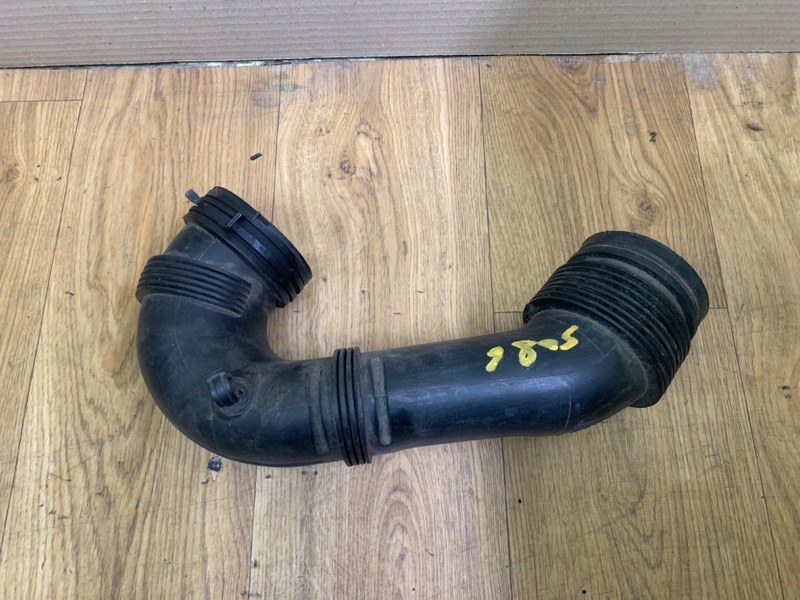 Патрубок воздушного фильтра VOLKSWAGEN TOUAREG 02-10 2007 BHK 3.6 7L0 129 684 B Б/У