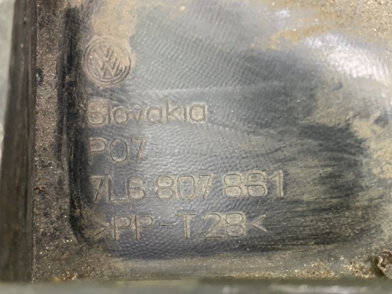 Кронштейн заднего бампера задний левый TOUAREG 02-10 2007 BHK 3.6