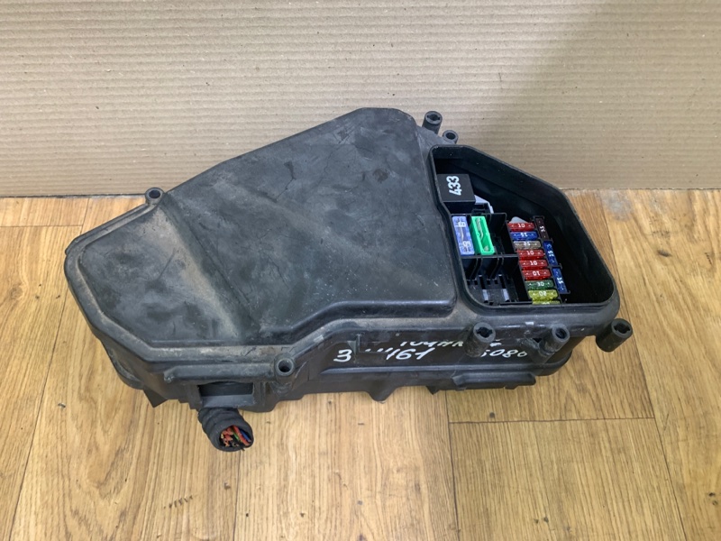 Блок предохранителей моторный отсек VOLKSWAGEN TOUAREG 02-10 BHK 3.6