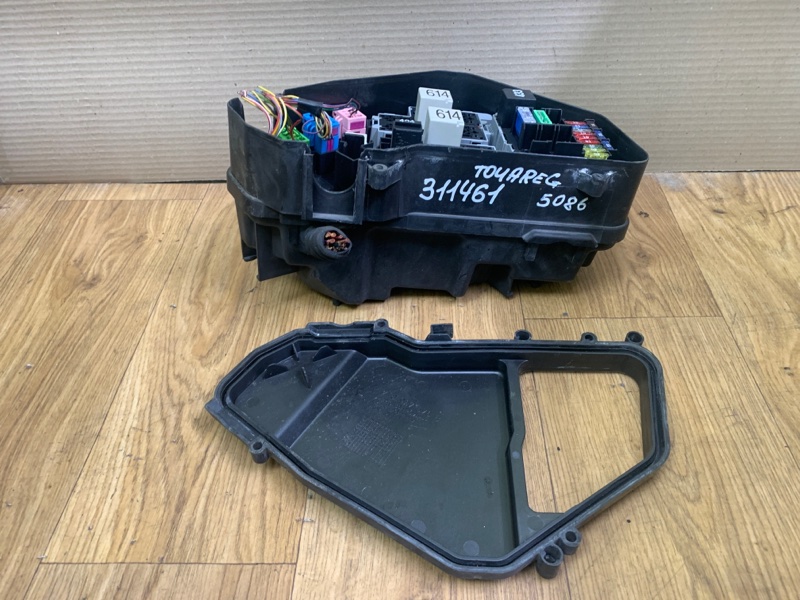 Блок предохранителей моторный отсек TOUAREG 02-10 2007 BHK 3.6