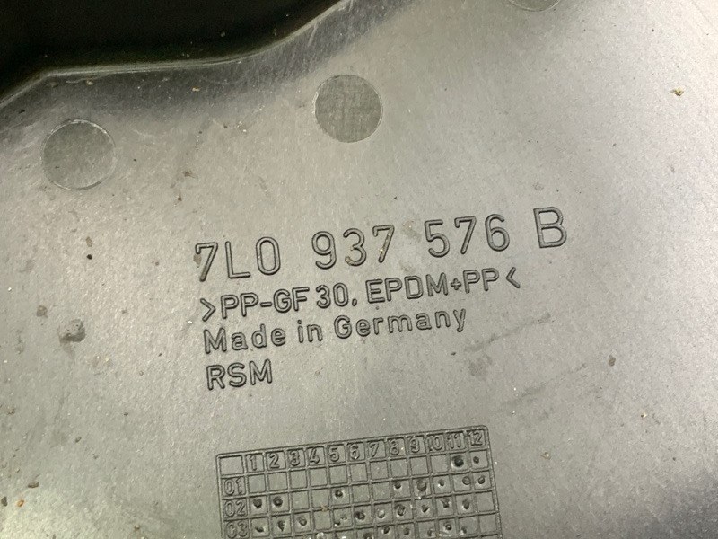 Блок предохранителей моторный отсек TOUAREG 02-10 2007 BHK 3.6