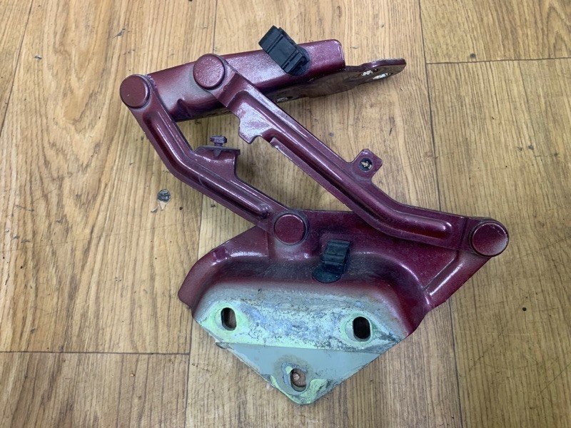 Петля капота правая VOLKSWAGEN TOUAREG 02-10 BHK 3.6