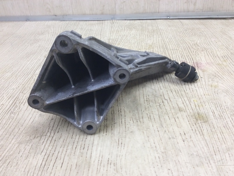 Кронштейн двигателя правый Q50 15-20 2016 SEDAN 2.0T M274