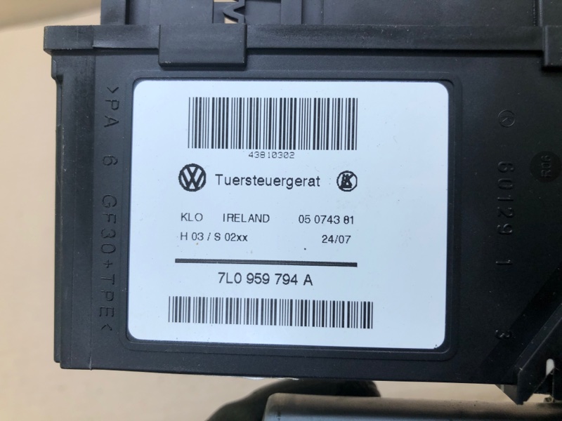 Моторчик стеклоподъемника задний правый TOUAREG 02-10 2007 BHK 3.6