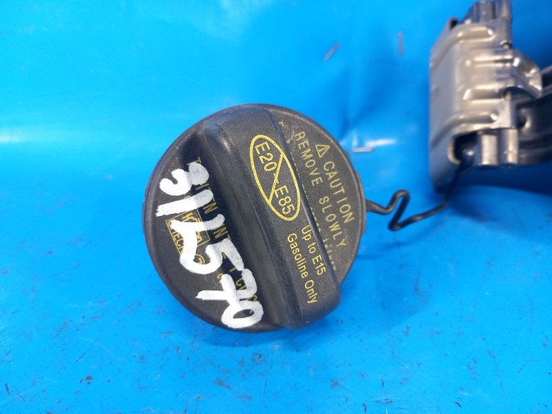 Крышка топливного бака TOYOTA PRIUS 16- 2017 XW50 7730053040 Б/У