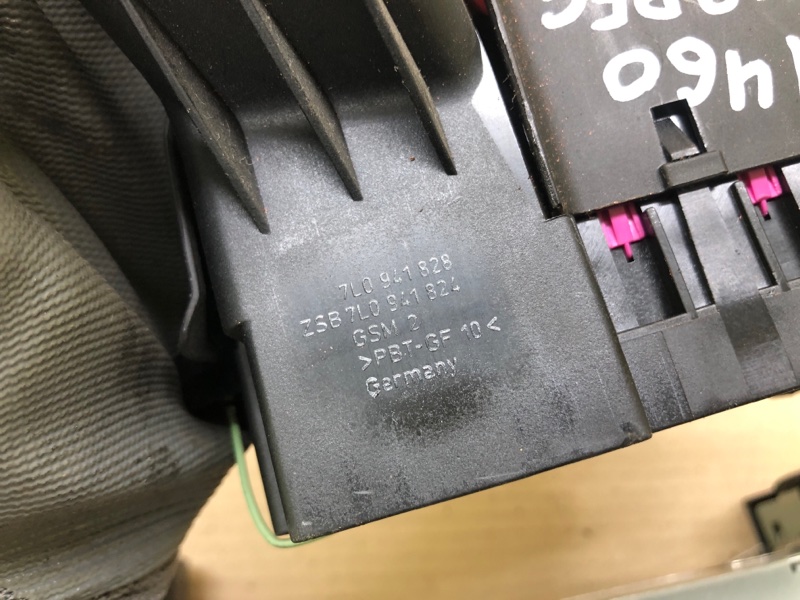 Блок предохранителей салон левый VOLKSWAGEN TOUAREG 02-10 BHK 3.6