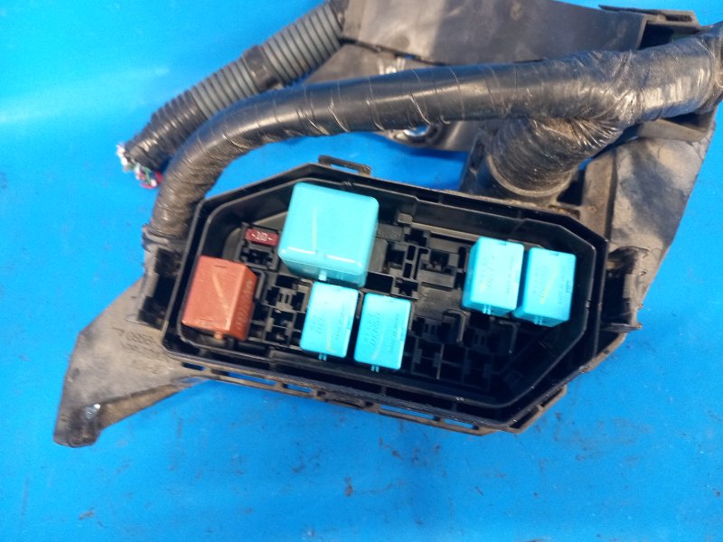 Блок предохранителей моторный отсек PRIUS 16- 2017 XW50