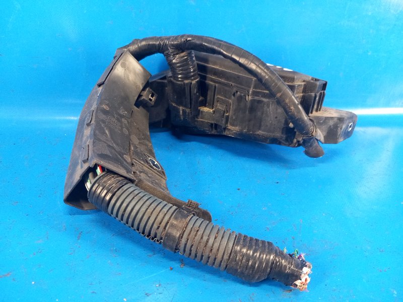 Блок предохранителей моторный отсек TOYOTA PRIUS 16- XW50