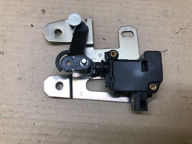 Привод открывания лючка бензобака VOLKSWAGEN TOUAREG 02-10 2007 BHK 3.6 1J0 810 773 D Б/У