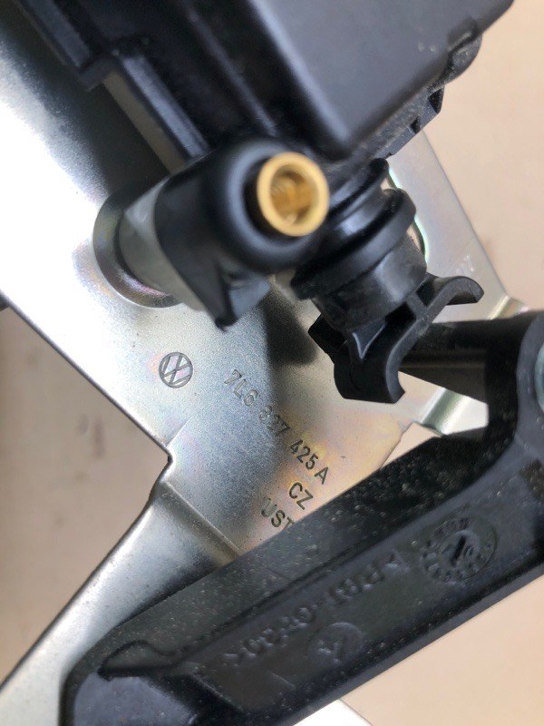 Привод открывания лючка бензобака VOLKSWAGEN TOUAREG 02-10 BHK 3.6