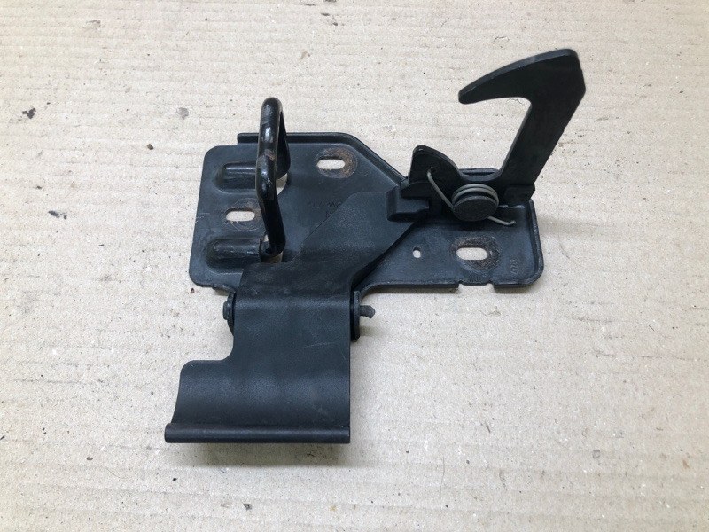 Петля замка капота VOLKSWAGEN TOUAREG 02-10 2007 BHK 3.6 6Q0 823 480 B Б/У