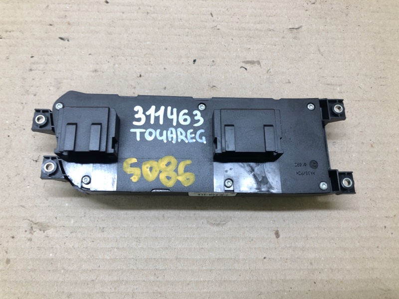 Кнопка регулировки сиденья левая TOUAREG 02-10 2007 BHK 3.6 Кнопка регулировки сиденья левая TOUAREG 02-10 2007 BHK 3.6