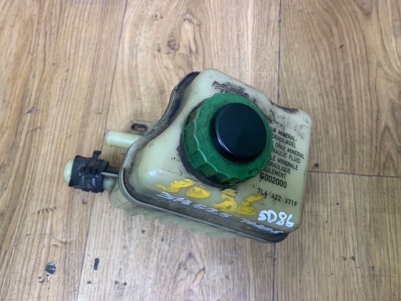 Бачок ГУР TOUAREG 02-10 2007 BHK 3.6