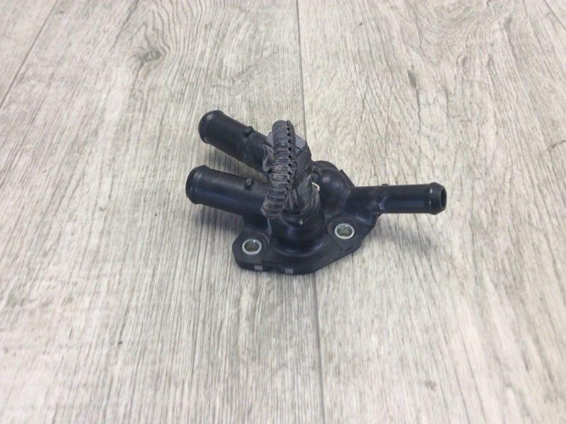 Тройник системы охлаждения CAMRY 70 17- 2018 GSV70 2.5 A25AFKS