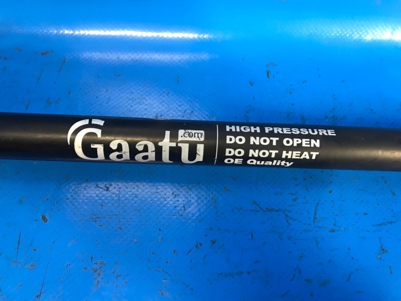 Амортизатор крышки багажника PRIUS - 20 03-11 2006 1NZ-FXE 1.5L