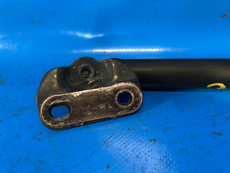 Амортизатор крышки багажника PRIUS - 20 03-11 2006 1NZ-FXE 1.5L