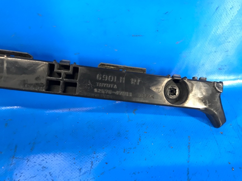 Кронштейн заднего бампера левый TOYOTA PRIUS - 20 03-11 1NZ-FXE 1.5L