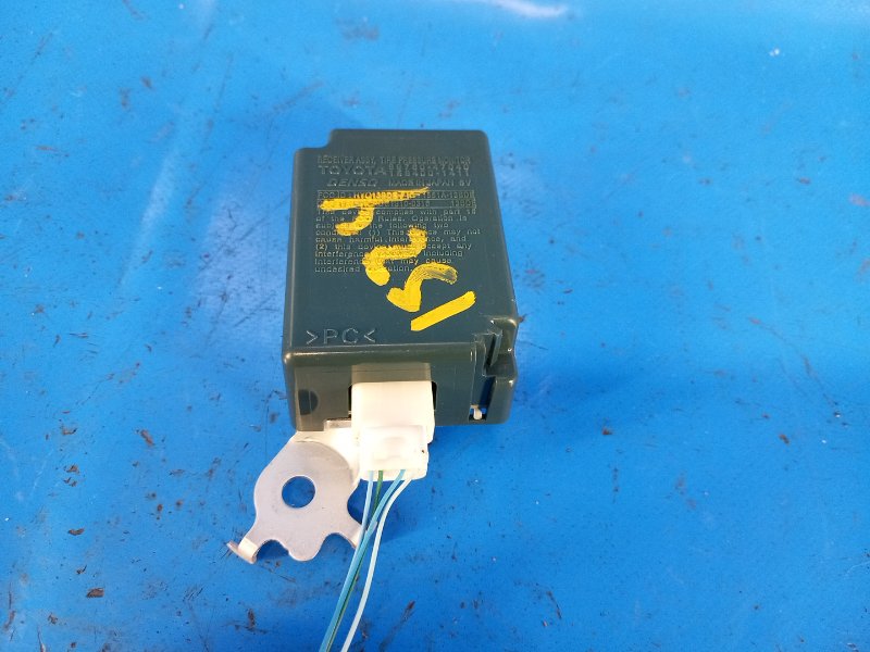 Запчасть блок управления дав.в шинах TOYOTA PRIUS PLUS 11-14 2013 ZVW41L 1.8 2ZRFXE 8976047040 Б/У Блок управления дав.в шинах TOYOTA PRIUS PLUS 11-14 2013 ZVW41L 1.8 2ZRFXE 8976047040 Б/У