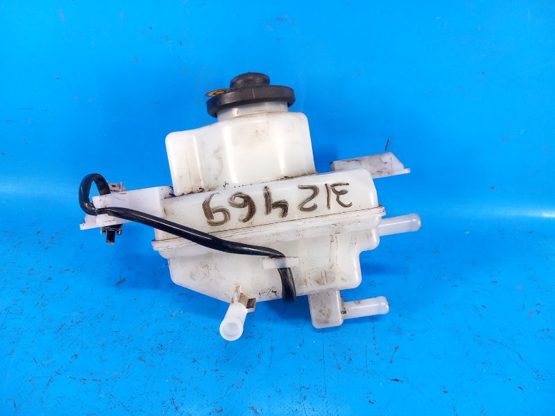 Бачок главного тормозного цилиндра TOYOTA PRIUS PLUS 11-14 2013 ZVW41L 1.8 2ZRFXE 4722047080 Б/У