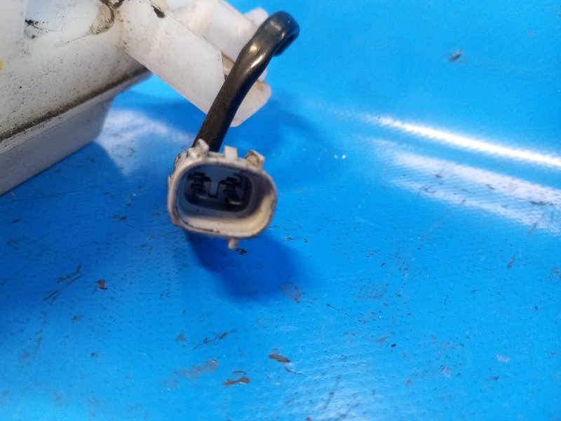 Бачок главного тормозного цилиндра TOYOTA PRIUS PLUS 11-14 ZVW41L 1.8 2ZRFXE