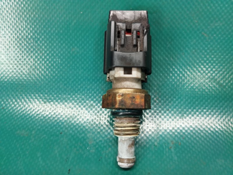 Датчик температуры охлаждающей жидкости MAZDA 3 BK 03-08 2006 BK 2.3 L3 LF01-18-840A Б/У