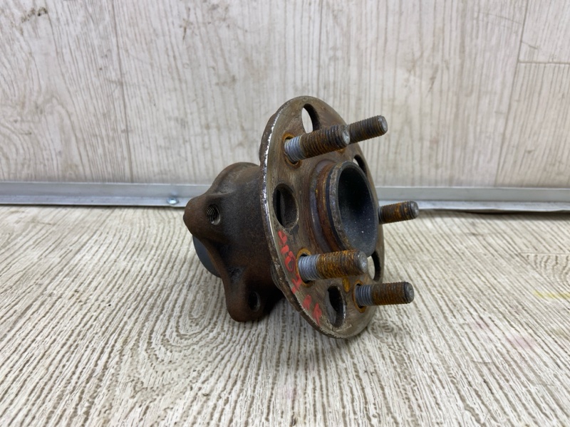 Запчасть ступица задняя TOYOTA PRIUS 16- 2016 1.8 2ZRFXE 4245076020 Б/У Ступица задняя TOYOTA PRIUS 16- 2016 1.8 2ZRFXE 4245076020 Б/У