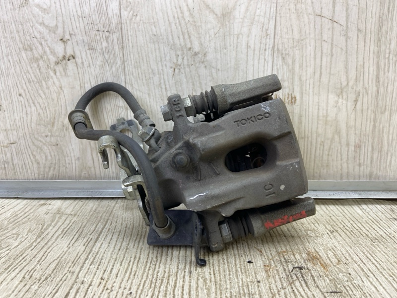 Суппорт тормозной задний правый TOYOTA PRIUS 16- 2016 1.8 2ZRFXE 4783047110 Б/У