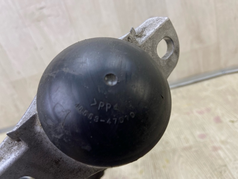 Амортизатор задний PRIUS 16- 2016 1.8 2ZRFXE Амортизатор задний PRIUS 16- 2016 1.8 2ZRFXE