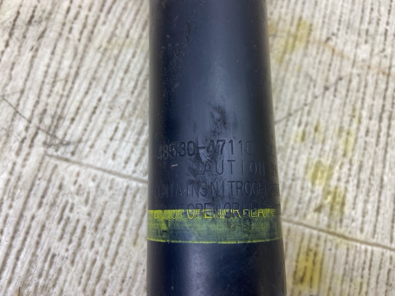 Амортизатор задний PRIUS 16- 2016 1.8 2ZRFXE Амортизатор задний PRIUS 16- 2016 1.8 2ZRFXE