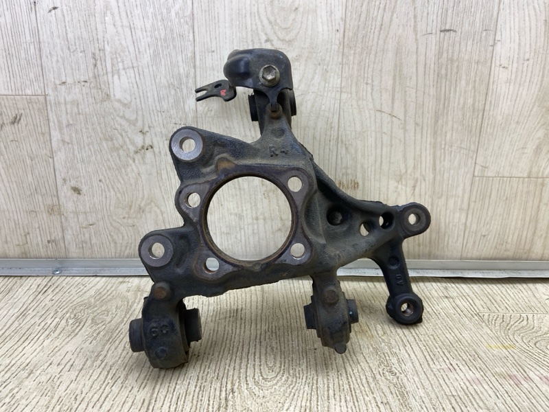 Цапфа задняя правая TOYOTA PRIUS 16- 2016 1.8 2ZRFXE 4230447050 Б/У