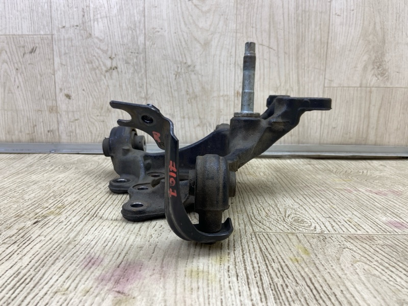 Цапфа задняя правая PRIUS 16- 2016 1.8 2ZRFXE