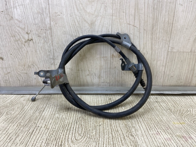 Трос стояночного тормоза задний левый TOYOTA PRIUS 16- 2016 1.8 2ZRFXE 4643047110 Б/У