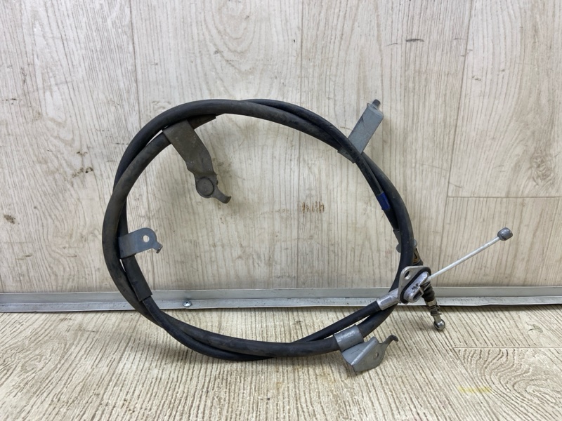 Трос стояночного тормоза задний правый TOYOTA PRIUS 16- 2016 1.8 2ZRFXE 4642047110 Б/У