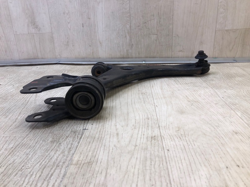 Рычаг передней подвески нижний правый 3 BL 09-13 2009 2.5 L (L5-VE)