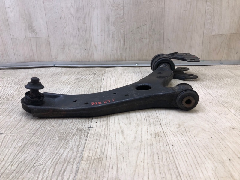 Рычаг передней подвески нижний правый 3 BL 09-13 2009 2.5 L (L5-VE)