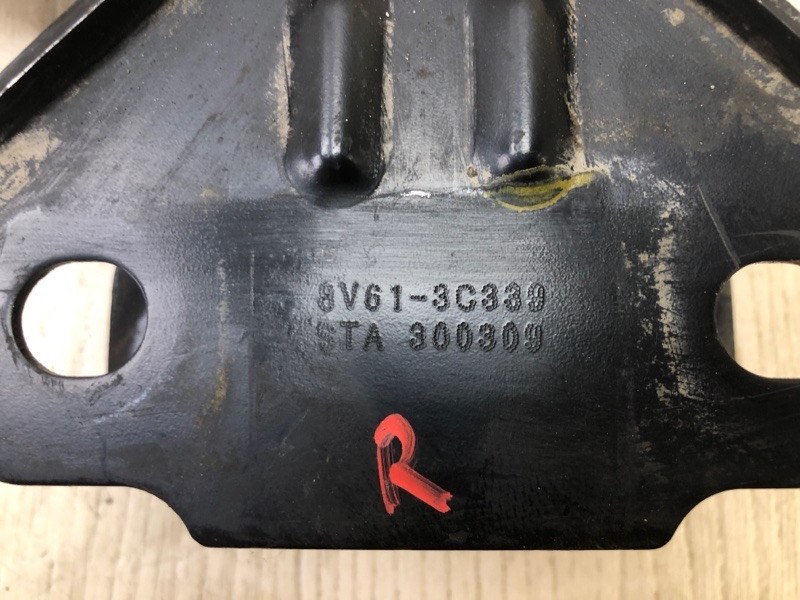 Рычаг передней подвески нижний правый 3 BL 09-13 2009 2.5 L (L5-VE)