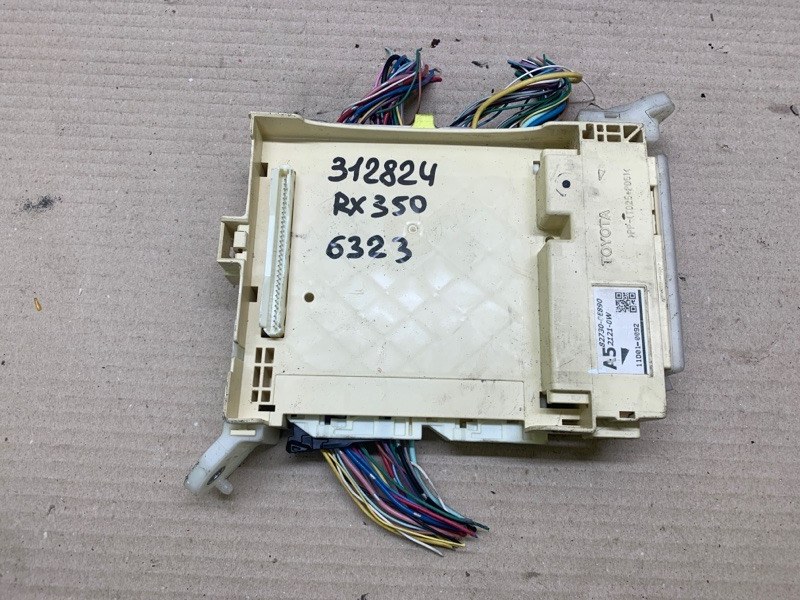 Запчасть блок предохранителей салон LEXUS RX350/450 09-15 2011 3.5 2GR-FE 82730-0E890 Б/У Блок предохранителей салон LEXUS RX350/450 09-15 2011 3.5 2GR-FE 82730-0E890 Б/У