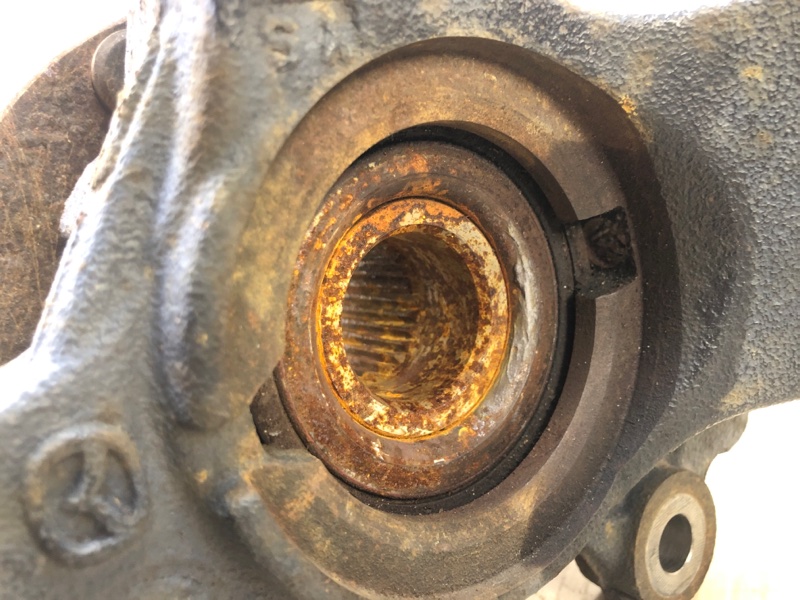 Кулак поворотный передний левый 3 BL 09-13 2009 2.5 L (L5-VE)