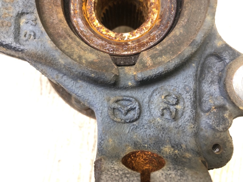 Кулак поворотный передний левый 3 BL 09-13 2009 2.5 L (L5-VE)