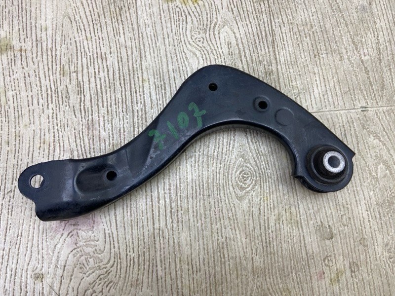 Запчасть рычаг задней подвески поперечный верхний левый TOYOTA PRIUS 16- 2016 1.8 2ZRFXE 4879047010 Б/У Рычаг задней подвески поперечный верхний левый TOYOTA PRIUS 16- 2016 1.8 2ZRFXE 4879047010 Б/У