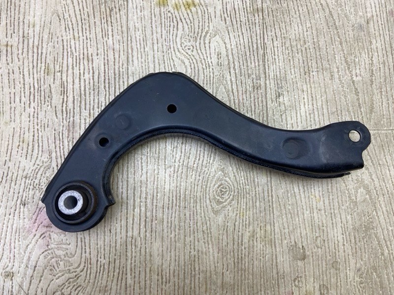 Рычаг задней подвески поперечный верхний левый PRIUS 16- 2016 1.8 2ZRFXE Рычаг задней подвески поперечный верхний левый PRIUS 16- 2016 1.8 2ZRFXE