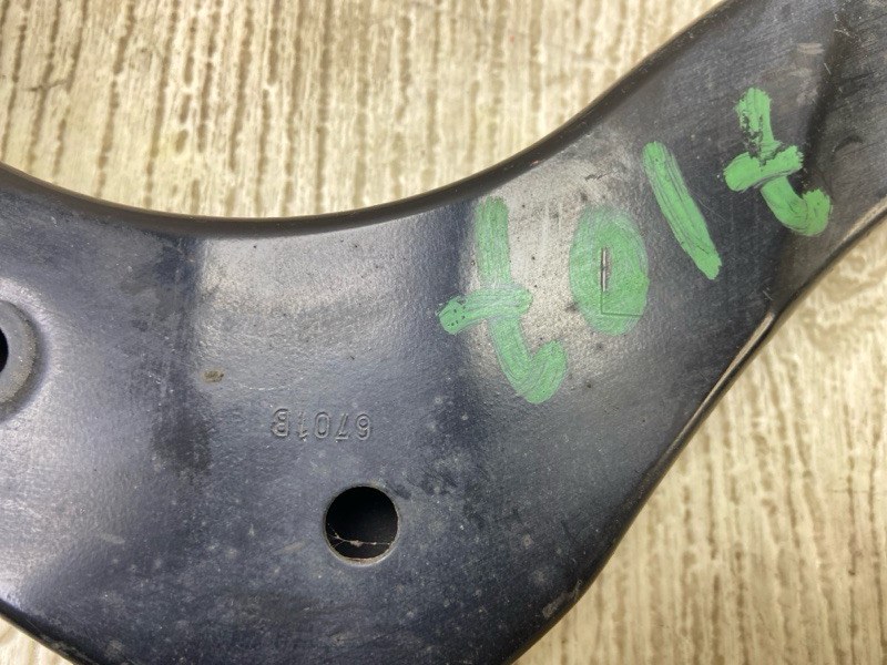 Рычаг задней подвески поперечный верхний левый TOYOTA PRIUS 16- 1.8 2ZRFXE Рычаг задней подвески поперечный верхний левый TOYOTA PRIUS 16- 1.8 2ZRFXE