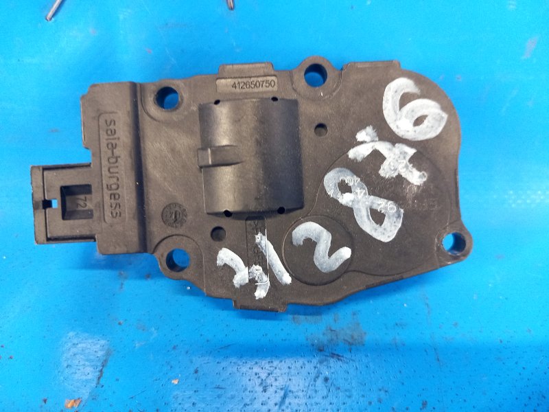 Моторчик заслонки печки MINI COOPER (F56) 14-18 2014 F56 B38M 1.5T 412650750 Б/У