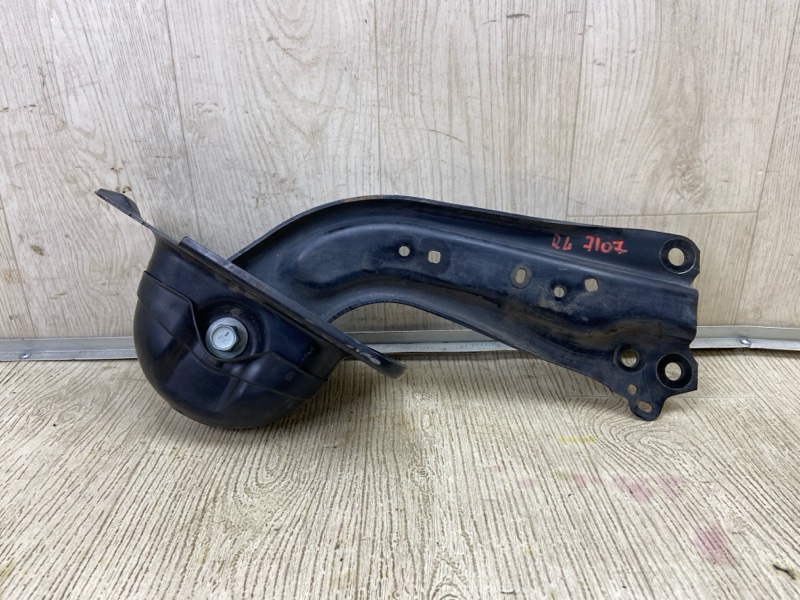 Запчасть рычаг задней подвески продольный левый TOYOTA PRIUS 16- 2016 1.8 2ZRFXE 4878047010 Б/У Рычаг задней подвески продольный левый TOYOTA PRIUS 16- 2016 1.8 2ZRFXE 4878047010 Б/У